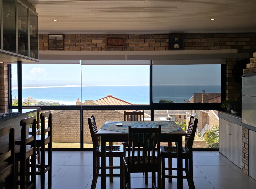 3 Bedroom Property for Sale in Wavecrest Eastern Cape